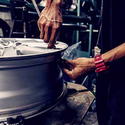 Tires and wheels technician